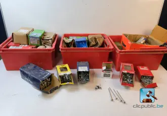 Lot de quincaillerie – kavel bij Clicpublic