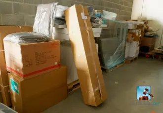 Varia de mobilier et présentoirs – kavel bij Clicpublic