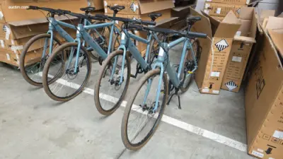 Elektrische fietsen BROOK en elektrische steps – veiling bij Auctim
