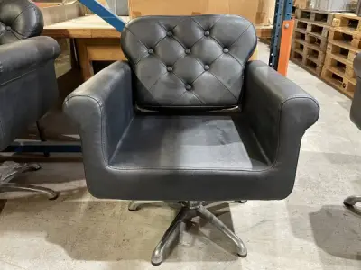 één voet kapperstoelen 401-404 SC (62/2026) – veiling bij Venalis, Roeselare