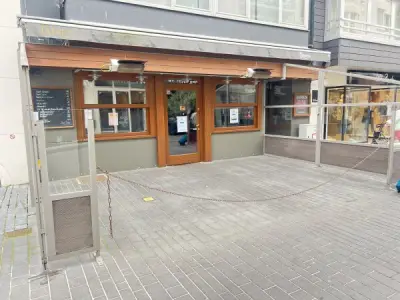 DRINGENDE OVERNAME Taverne James, Oostende toplocatie Adolf Buylstraat 44 – veiling bij Venalis, Oostende