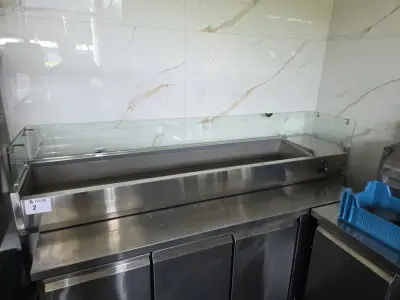 Saladette NN 1000100026375 – kavel bij Auctim, Oostende