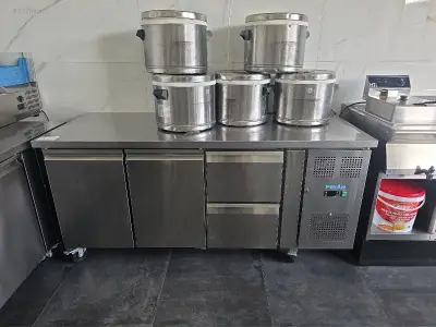 Koelwerkbank POLAR GD874-E-02 – kavel bij Auctim, Oostende