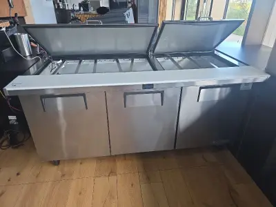 Koelwerkbank TRUE TSSU-72-30M-B-ST-HC – kavel bij Auctim, Oostende