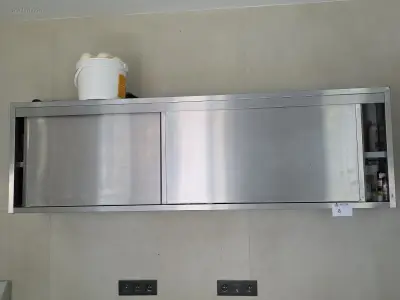 RVS hangkast – kavel bij Auctim, Tongeren Borgloon