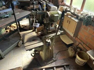 Pen- en gatmachine DANGKERT, staand model, met werktafel en bedieningshendel – kavel bij Appelboom