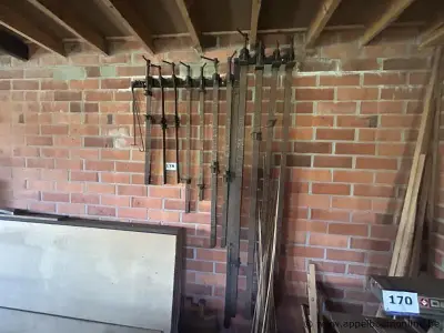 Lot van 10 metalen lijmklemmen – kavel bij Appelboom