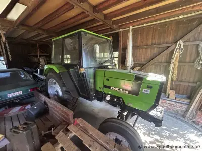 Tractor DEUTZ-FAHR DX 3.30 met cabine. Voorzien van een bedrijfsurenteller met 47998.6 uur – kavel bij Appelboom