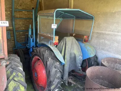 Oude tractor JEROM, voorzien van een kap en wielaandrijving – kavel bij Appelboom