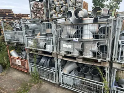6 draadstalen kooien inhoudend PVC koppelstukken – kavel bij Appelboom