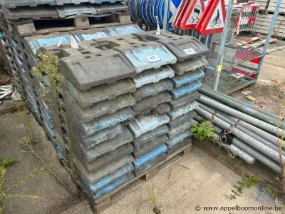 30 voetplaten voor signalisatie – kavel bij Appelboom