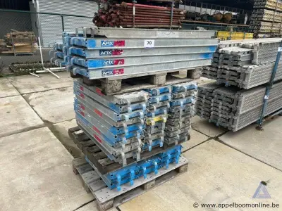 Metalen steigerplanken van het merk AFIX, diverse maten – kavel bij Appelboom