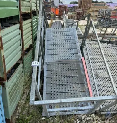 Metalen containertrap – kavel bij Appelboom