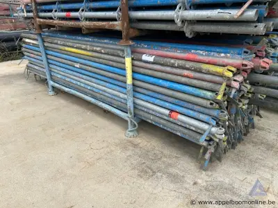 Metalen bok inhoudend stellingelementen – kavel bij Appelboom