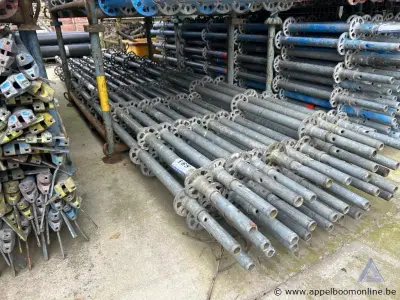 30 metalen steigerstaanders – kavel bij Appelboom