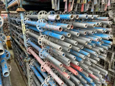 80 metalen steigerstaanders – kavel bij Appelboom