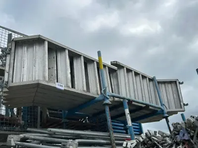 6 metalen steigerplatformen – kavel bij Appelboom