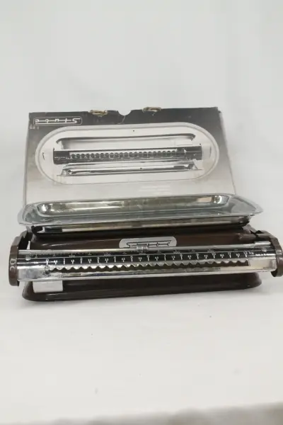 Vintage mechanische keukenweegschaal – kavel bij De Kringwinkel, Brecht
