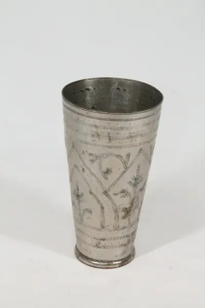 Traditionele Indiase lassi-beker – kavel bij De Kringwinkel, Brecht