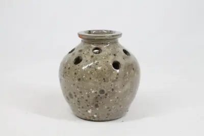 Vintage handgemaakt studiovaasje – kavel bij De Kringwinkel, Brecht