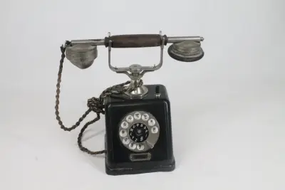 Antieke draaischijf telefoon – kavel bij De Kringwinkel, Brecht