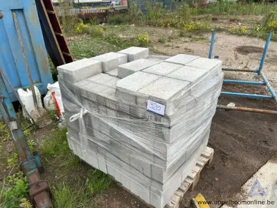Betonblokken op pallet – kavel bij Appelboom