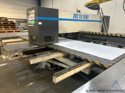 Industriële ponsmachine LVD DELTA 1500 met een vermogen van 36 kW en een maximale ponskracht van 200 kN. De machine werkt op 400 V en heeft bouwjaa… – kavel bij Appelboom