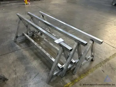3 metalen schragen – kavel bij Appelboom