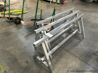 3 metalen schragen – kavel bij Appelboom