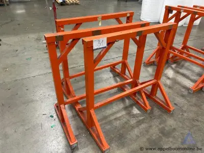 3 metalen werksteunen – kavel bij Appelboom
