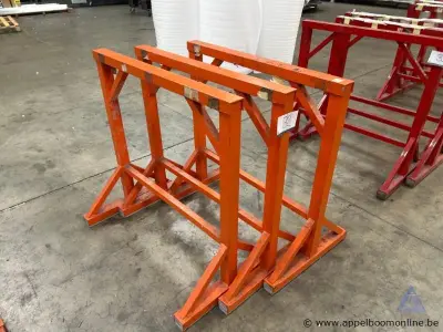 3 metalen werksteunen – kavel bij Appelboom