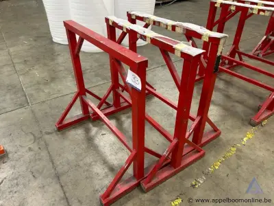 3 metalen werksteunen – kavel bij Appelboom