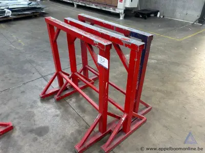 3 metalen werksteunen – kavel bij Appelboom