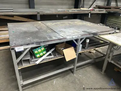 Metalen werktafel met houten werkblad – kavel bij Appelboom