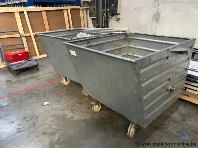 2 metalen rolcontainers op wielen – kavel bij Appelboom