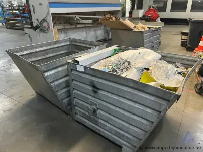 3 metalen containers – kavel bij Appelboom