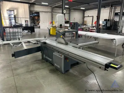 Formaatzaag ALTENDORF WA 80X, bouwjaar 2015, met serienummer 15-08-21-022. De machine is uitgerust met een hoofdmotor van 5,5 kW en een voorritzerm… – kavel bij Appelboom