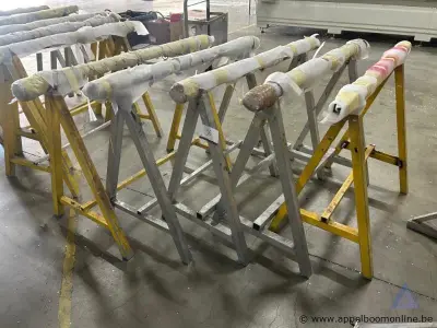 5 metalen schragen – kavel bij Appelboom