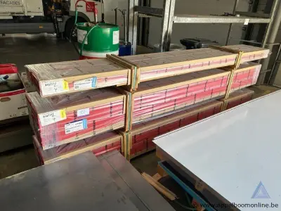 38 rechthoekige profielen met een doorsnede van 200 x 40 mm en een wanddikte van 2 mm, lengte 3400mm – kavel bij Appelboom