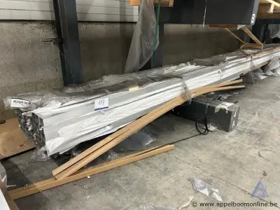40 vierkante aluminium profielen, afmetingen 45 x 45 x 6000 mm met een wanddikte van 2,0 mm – kavel bij Appelboom