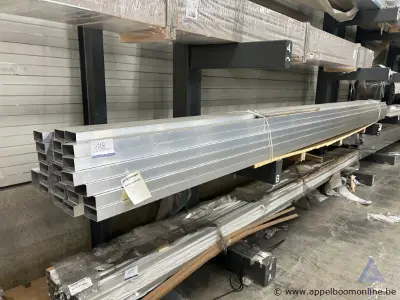 26 rechthoekige aluminium kokers. Afmetingen 100 x 50 x 6000 mm, wanddikte 2,0 mm – kavel bij Appelboom