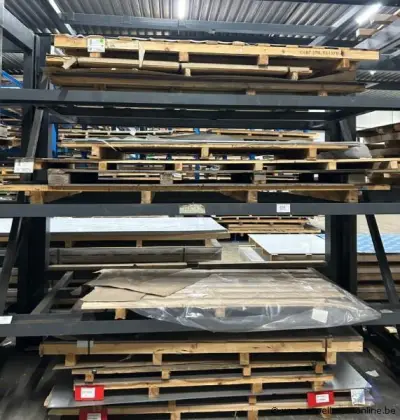 Lot bestaande uit diverse aluminium platen – kavel bij Appelboom