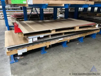Lot bestaande uit Dibond platen van het merk Thyssen Krupp Plastics, diverse afmetingen en types – kavel bij Appelboom