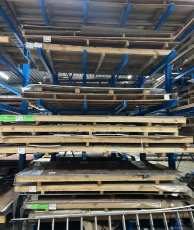 Lot diverse aluminium composiet- en kunststofplaten wo ALUCOIL – kavel bij Appelboom