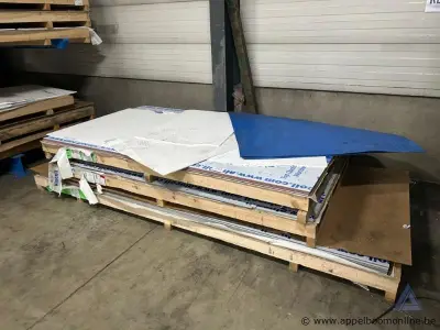 Lot diverse aluminium composiet- en kunststofplaten wo ALUCOIL – kavel bij Appelboom