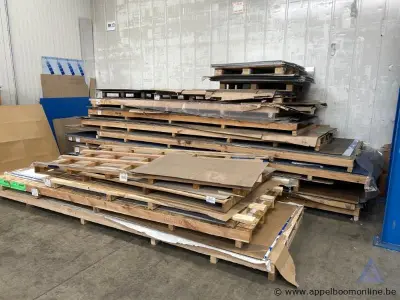 Lot diverse aluminium composiet- en kunststofplaten wo ALUCOIL – kavel bij Appelboom