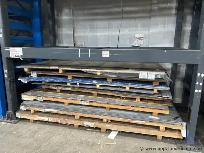 Lot bestaande uit diverse metalen platen, waaronder staal en roestvrij staal – kavel bij Appelboom