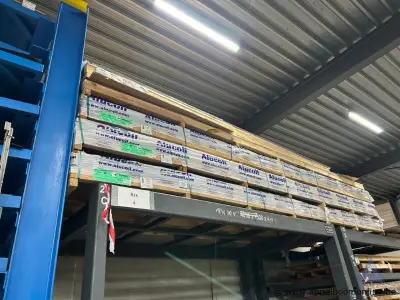 Lot aluminium composiet panelen van het merk Alucoil, type Larson FR Anodic Brushed Glossy. De panelen hebben afmetingen van 4 x 1500 x 6000 mm – kavel bij Appelboom