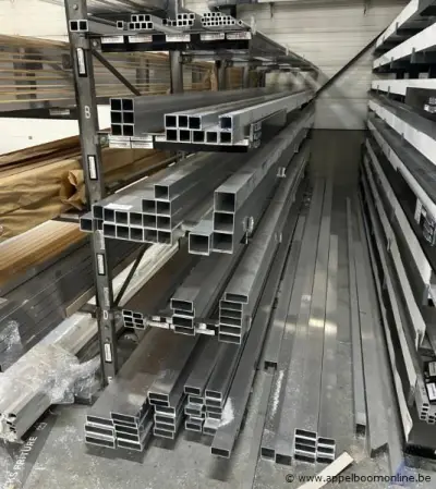 119 aluminium profielen in diverse vormen en afmetingen – kavel bij Appelboom
