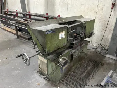 Metaalbandzaagmachine BAUER BS 260, bouwjaar 1988, met serienummer 78-00382. Voorzien van een vermogen van 0,75 kW en een spanning van 220 V – kavel bij Appelboom